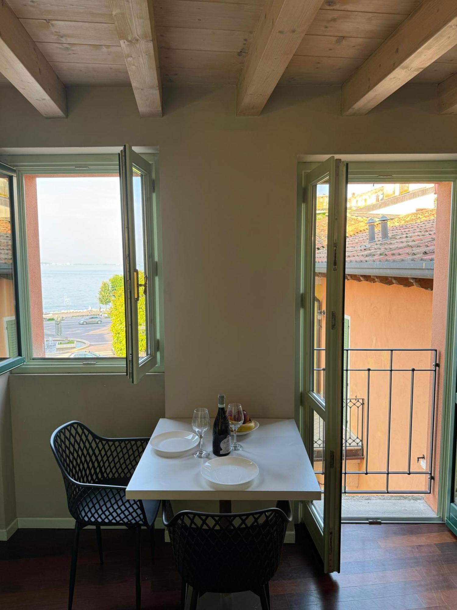 Splendid Apartment Desenzano del Garda Esterno foto