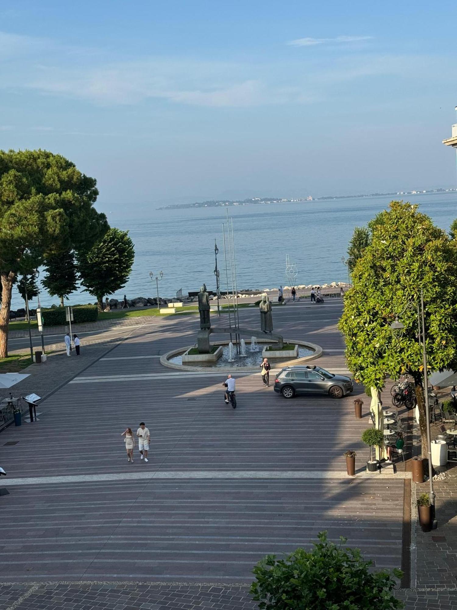 Splendid Apartment Desenzano del Garda Esterno foto