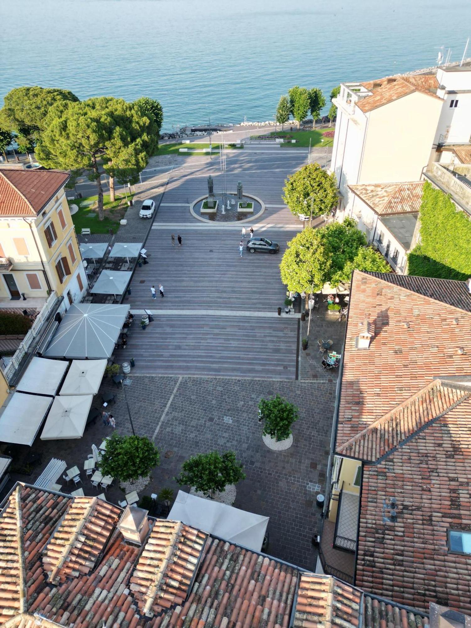 Splendid Apartment Desenzano del Garda Esterno foto